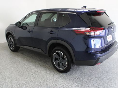Used 2025 Nissan Rogue SV FWD image 9