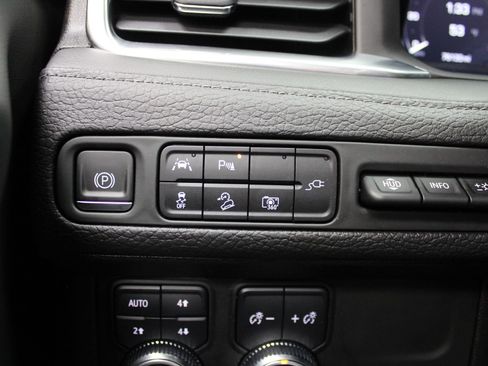 Used 2022 GMC Yukon XL Denali AWD/4WD image 37