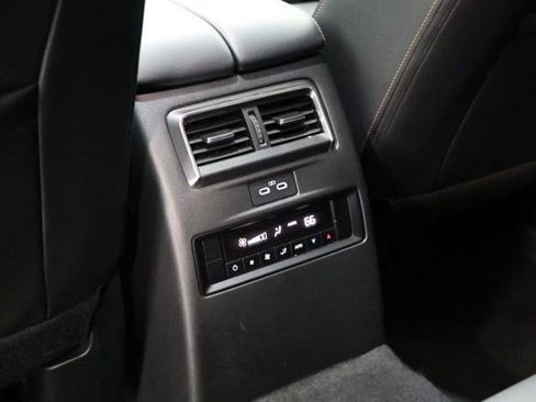 Used 2025 MAZDA CX-70 3.3 Turbo w/ Preferred Package AWD/4WD image 35