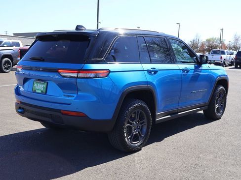 Used 2024 Jeep Grand Cherokee Trailhawk w/ Luxury Tech Group III image 8