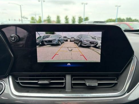 Used 2025 Chevrolet Trax ACTIV w/ Sunroof Package FWD image 31