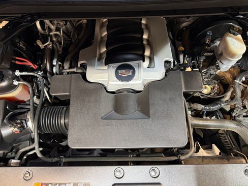Used 2018 Cadillac Escalade ESV Platinum AWD/4WD image 57