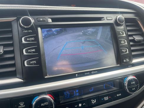 Used 2016 Toyota Highlander XLE image 16