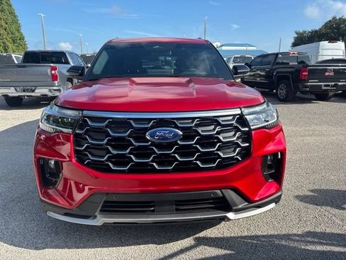 Used 2026 Ford Explorer Platinum RWD image 2