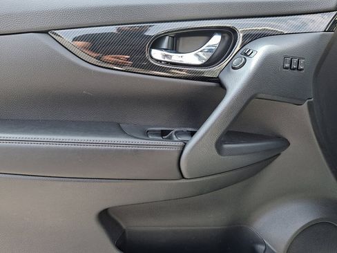Used 2018 Nissan Rogue SL w/ Premium Package AWD/4WD image 12