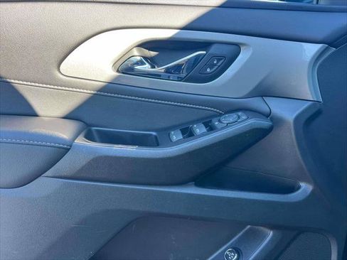 Used 2023 Chevrolet Traverse LT image 17