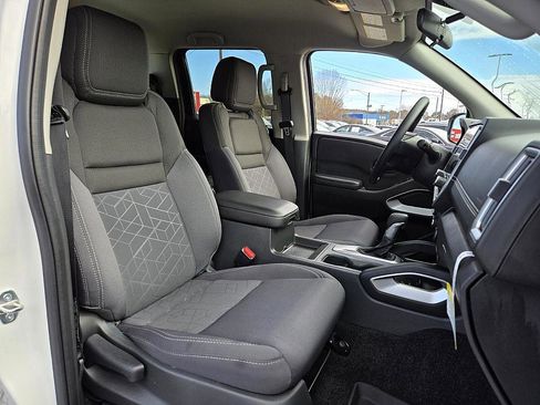 Certified 2025 Nissan Frontier SV image 12