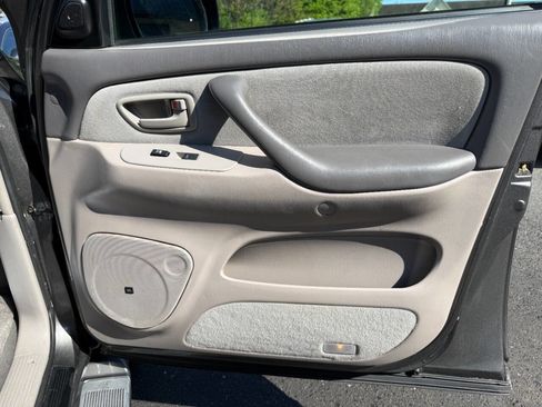 Used 2005 Toyota Sequoia SR5 AWD/4WD image 44