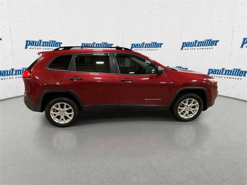 Used 2016 Jeep Cherokee Sport image 12