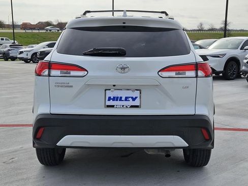Used 2022 Toyota Corolla Cross LE w/ Moonroof Package image 4