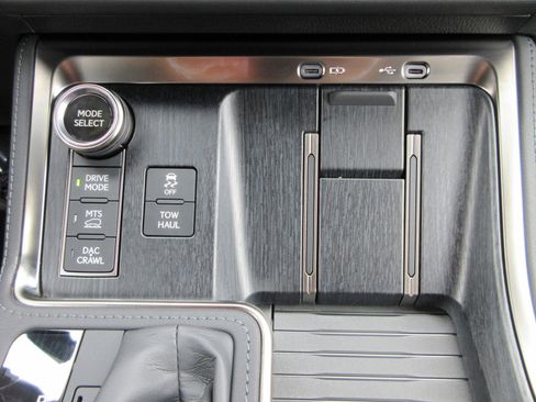 Used 2026 Lexus GX 550 w/ Accessory Package (CT) image 46