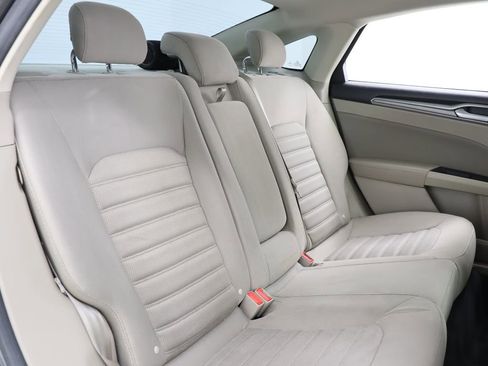 Used 2018 Ford Fusion SE w/ Fusion SE Technology Package FWD image 32