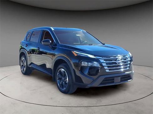 Used 2025 Nissan Rogue SV w/ SV Premium Package image 14