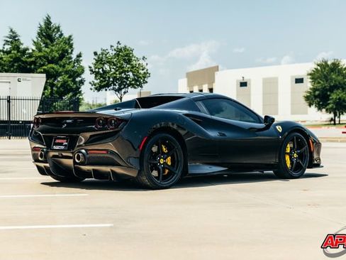 Used 2022 Ferrari F8 Tributo image 43