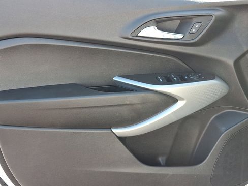 Used 2025 Chevrolet Trax LS image 13