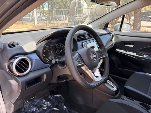 Used 2025 Nissan Versa SV image 30