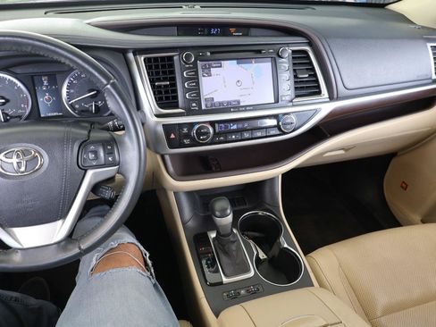 Used 2016 Toyota Highlander Limited FWD image 48