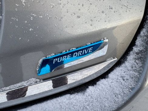 Used 2015 Nissan Versa Note SR w/ SR Tech Package image 16