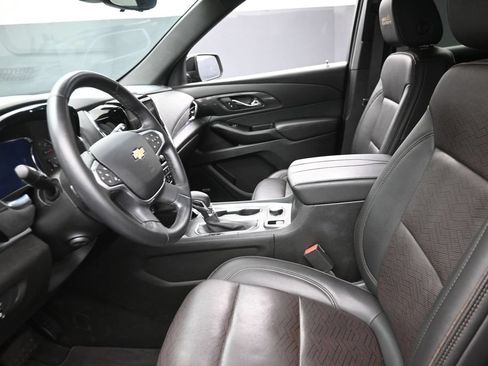 Used 2023 Chevrolet Traverse High Country AWD/4WD image 17