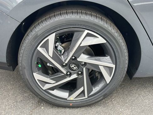 New 2025 Hyundai Elantra Limited image 32