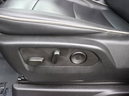 Used 2024 GMC Yukon SLT image 52