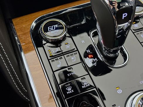 Used 2022 Bentley Flying Spur V8 AWD/4WD image 28