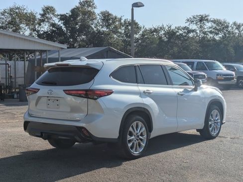 Used 2023 Toyota Highlander Limited AWD/4WD image 5