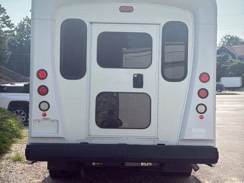 Used 2013 Chevrolet Express 4500 w/ Shuttle Bus Package RWD image 9