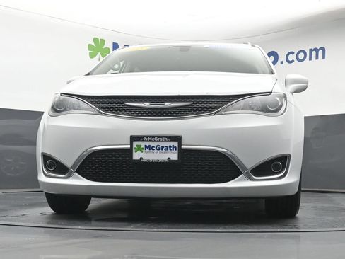 Used 2018 Chrysler Pacifica Touring-L Plus w/ Tire & Wheel Group FWD image 7