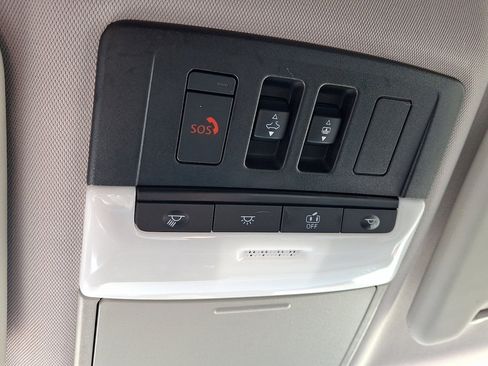 Used 2023 Mitsubishi Outlander SE image 32