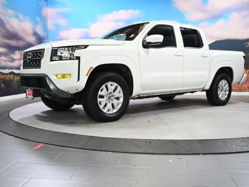 Used 2022 Nissan Frontier SV w/ Technology Package image 4