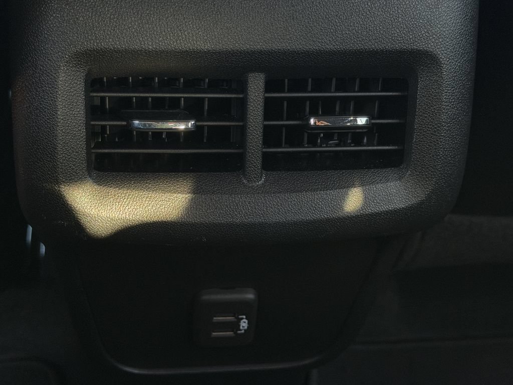 Used 2022 Chevrolet Equinox RS w/ RS Leather Package FWD image 18