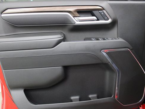 Used 2025 Chevrolet Silverado 2500 LT image 12