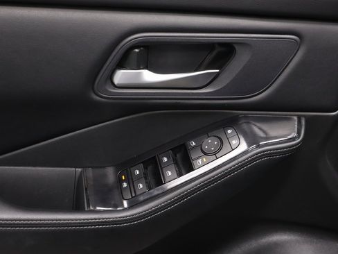 Certified 2025 Nissan Rogue SV image 22