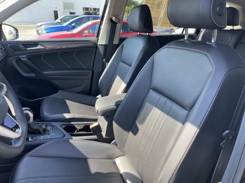 Used 2023 Volkswagen Tiguan SE FWD image 22