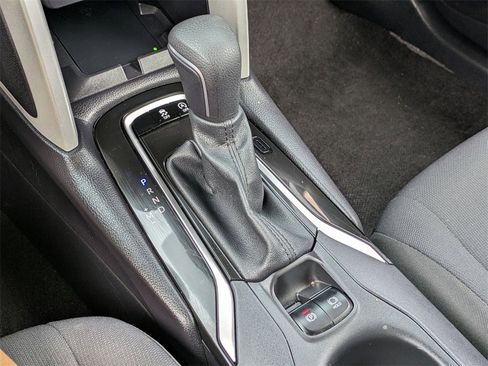 Used 2025 Toyota Corolla Cross LE image 18