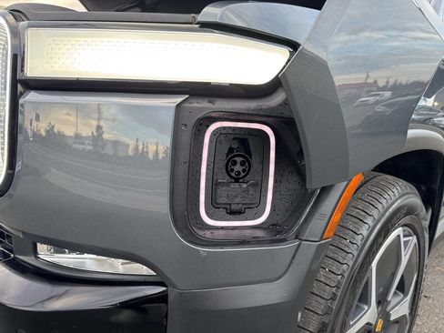 Used 2023 Rivian R1S Adventure image 18