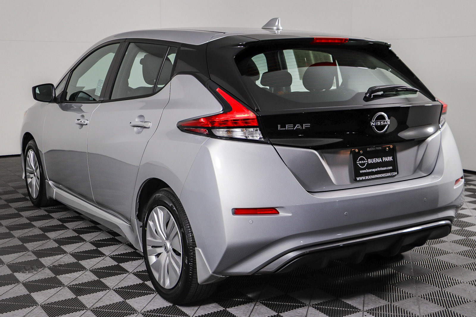 Used 2025 Nissan Leaf S FWD image 6