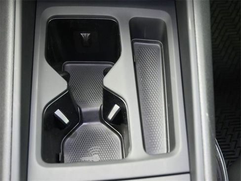 New 2026 Volkswagen Tiguan SE image 3