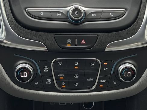 Used 2022 Chevrolet Equinox LT FWD image 21