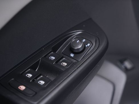 Certified 2024 Volkswagen Taos SE FWD image 19
