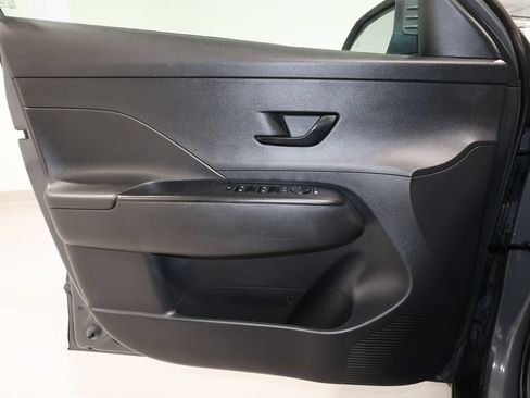 Used 2025 Hyundai Kona SEL FWD image 21