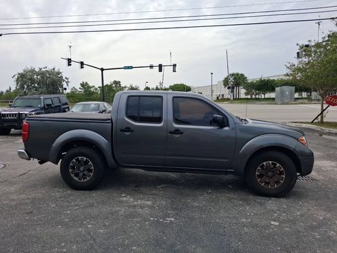 Used 2018 Nissan Frontier SV RWD image 5