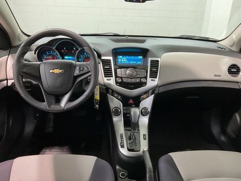 Used 2013 Chevrolet Cruze LS FWD image 6