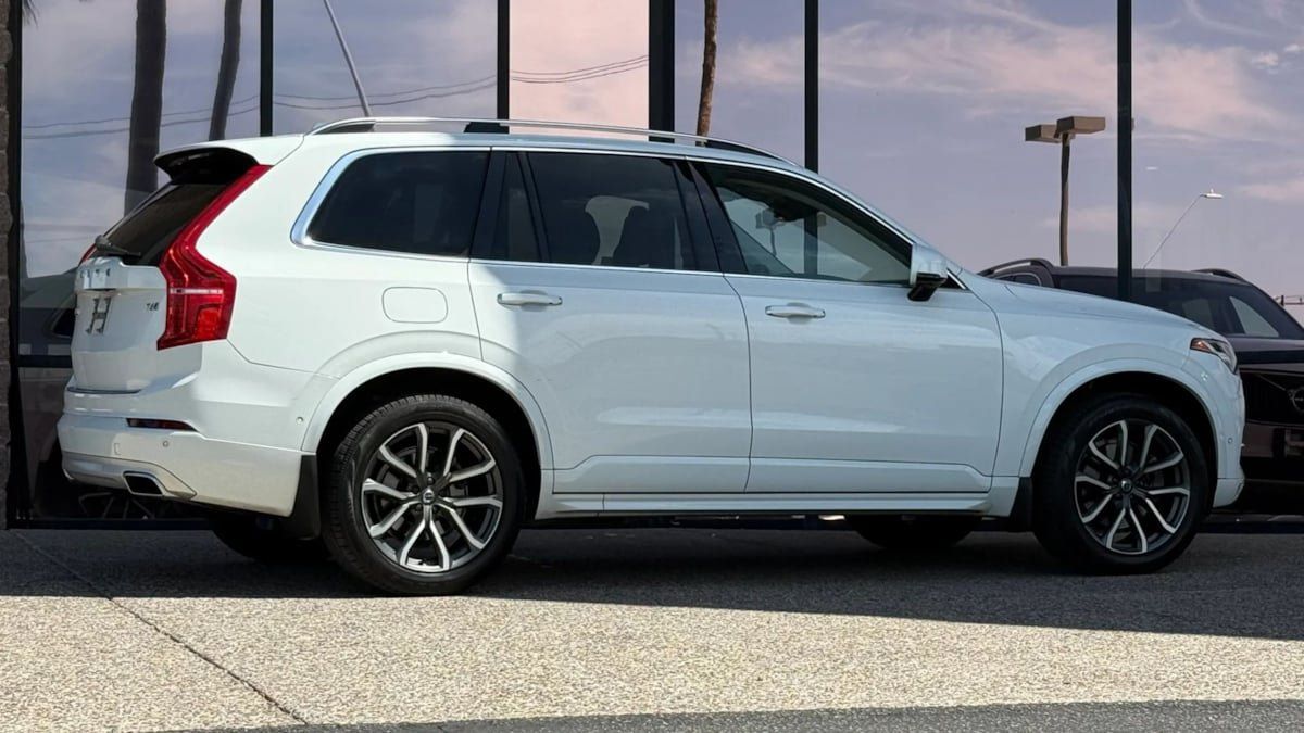 Used 2016 Volvo XC90 T6 Momentum w/ Momentum Plus Package AWD/4WD image 13