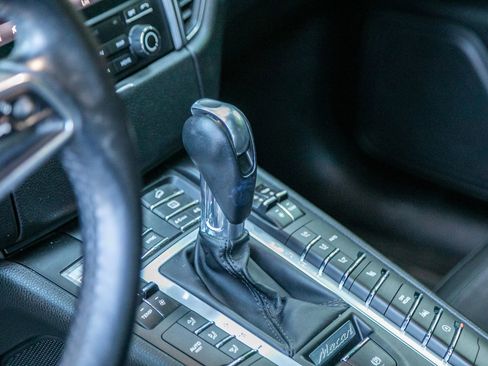 Used 2018 Porsche Macan Sport Edition image 28