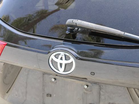 Used 2017 Toyota Highlander XLE AWD/4WD image 11