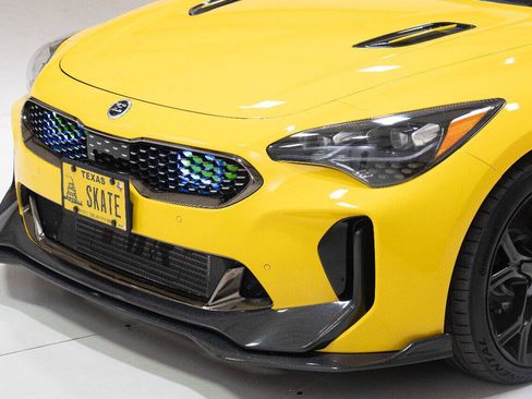 Used 2018 Kia Stinger GT2 AWD/4WD image 11