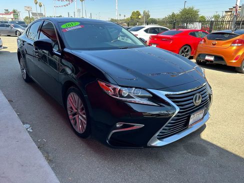 Used 2017 Lexus ES 350 w/ Luxury Package image 4