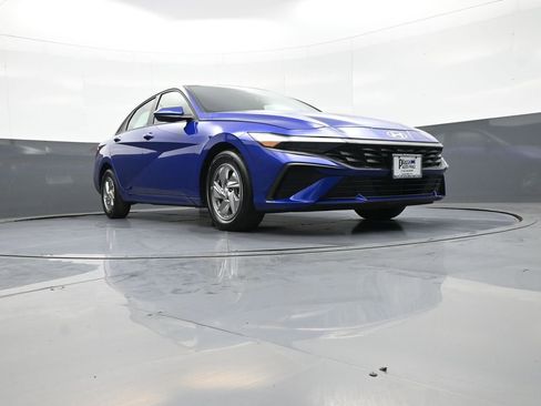 Used 2025 Hyundai Elantra SE FWD image 26
